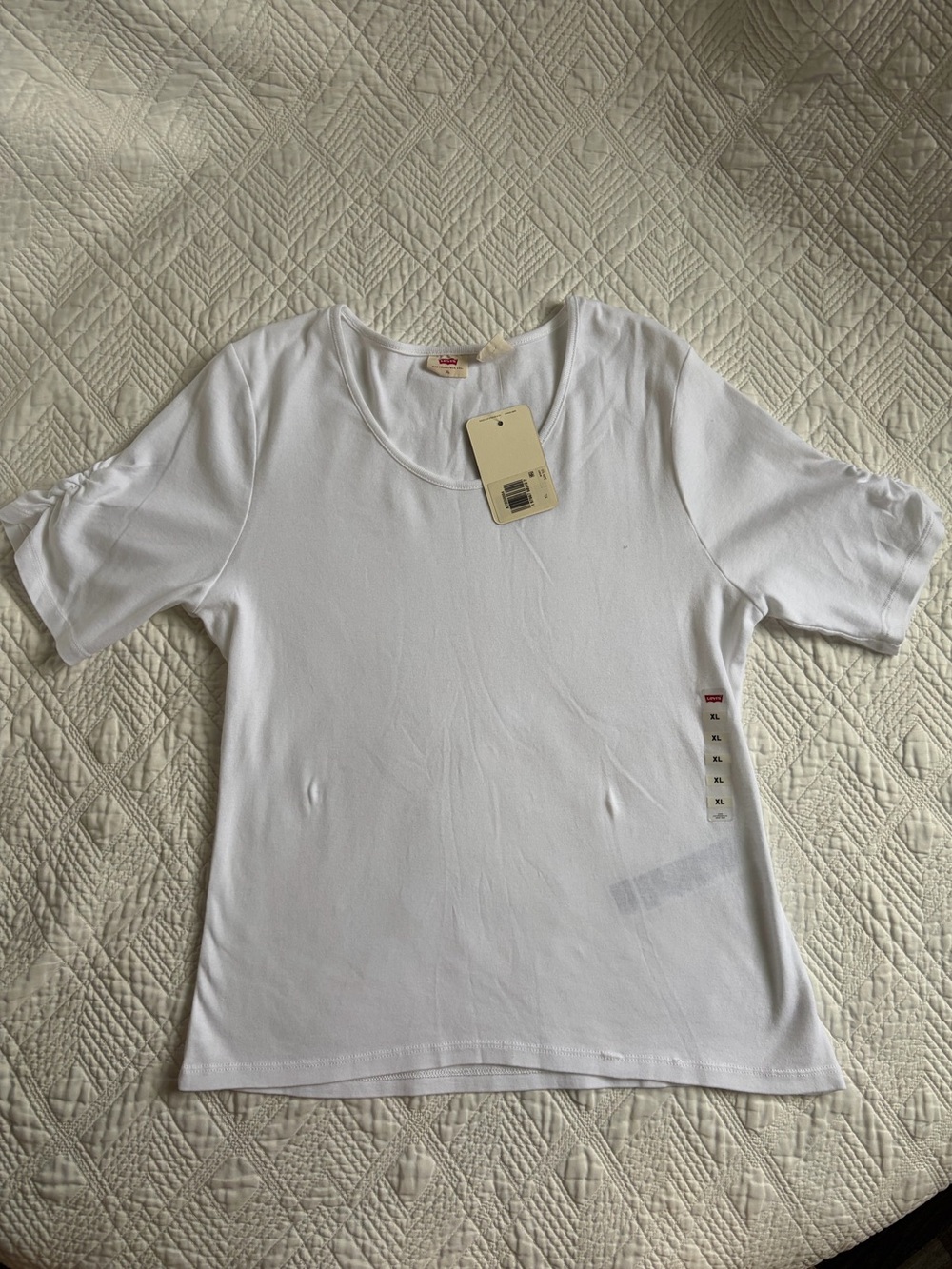 Levi's Women's White Short Sleeve 100% Cotton Tee Size XL Soft and Lightweight